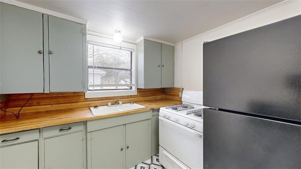 303 Montclair Avenue - Photo 4 of 16