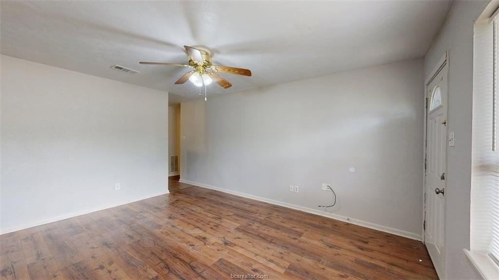 412 University Oaks Boulevard - Photo 4 of 29