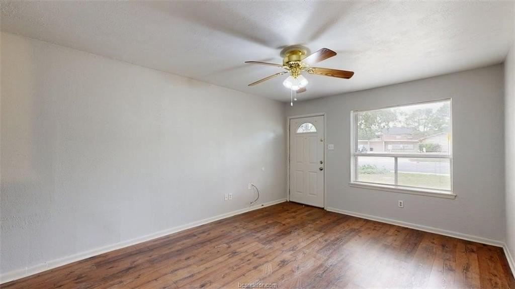 412 University Oaks Boulevard - Photo 5 of 29