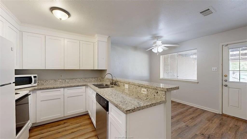 412 University Oaks Boulevard - Photo 6 of 29