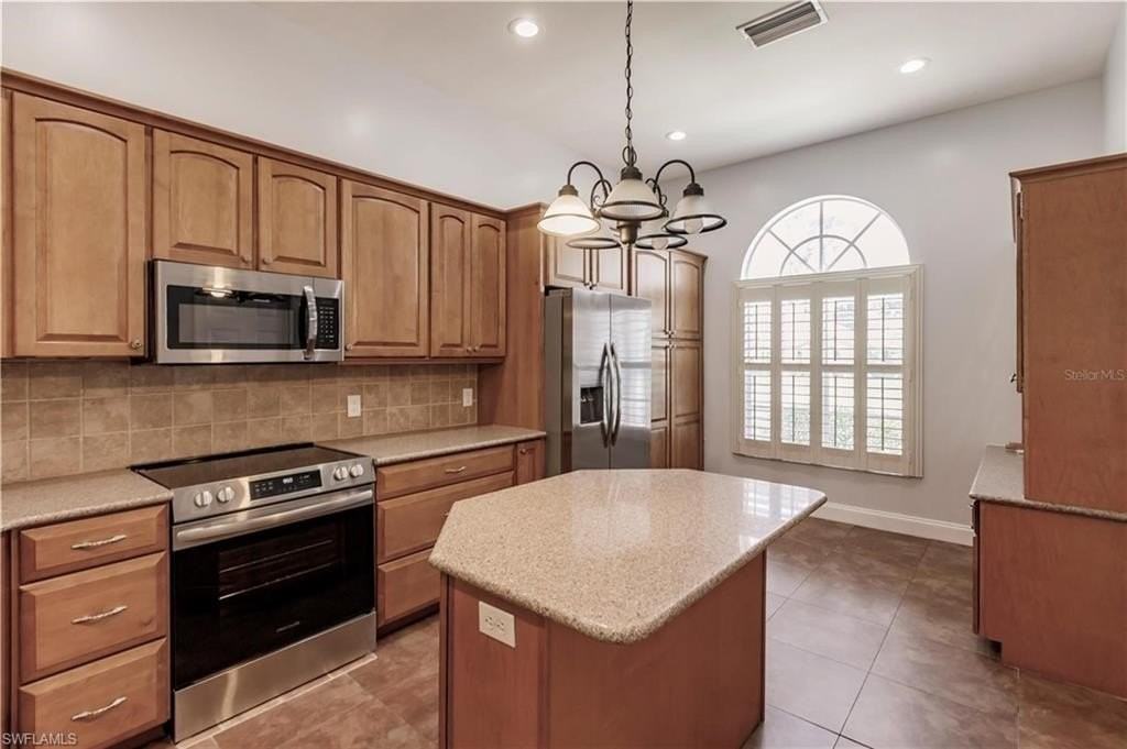 2615 Honore Avenue - Photo 6 of 46