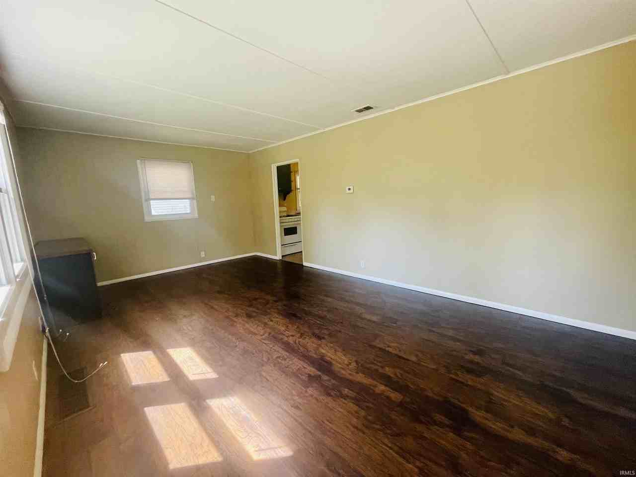 416 S Eastside Dr - Photo 4 of 20