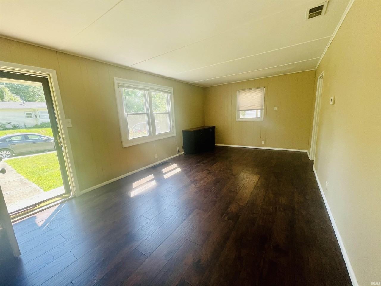 416 S Eastside Dr - Photo 5 of 20