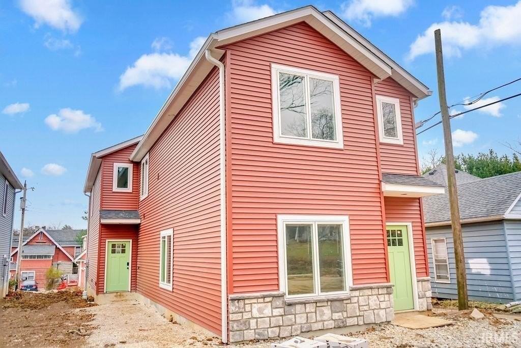 1112 N Woodburn Ave - Photo 3 of 26