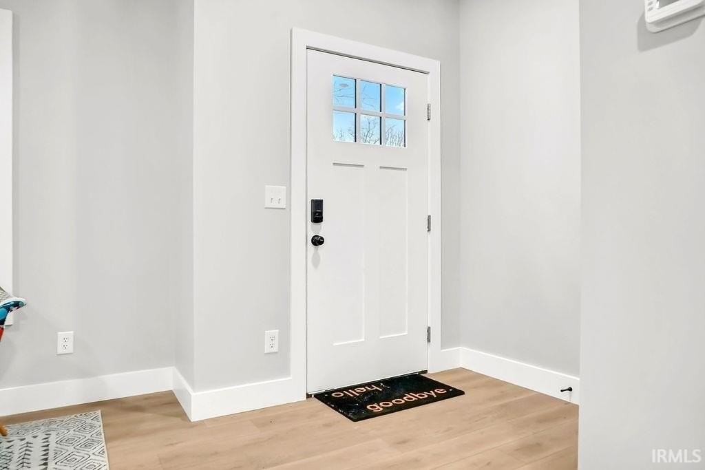 1112 N Woodburn Ave - Photo 5 of 26