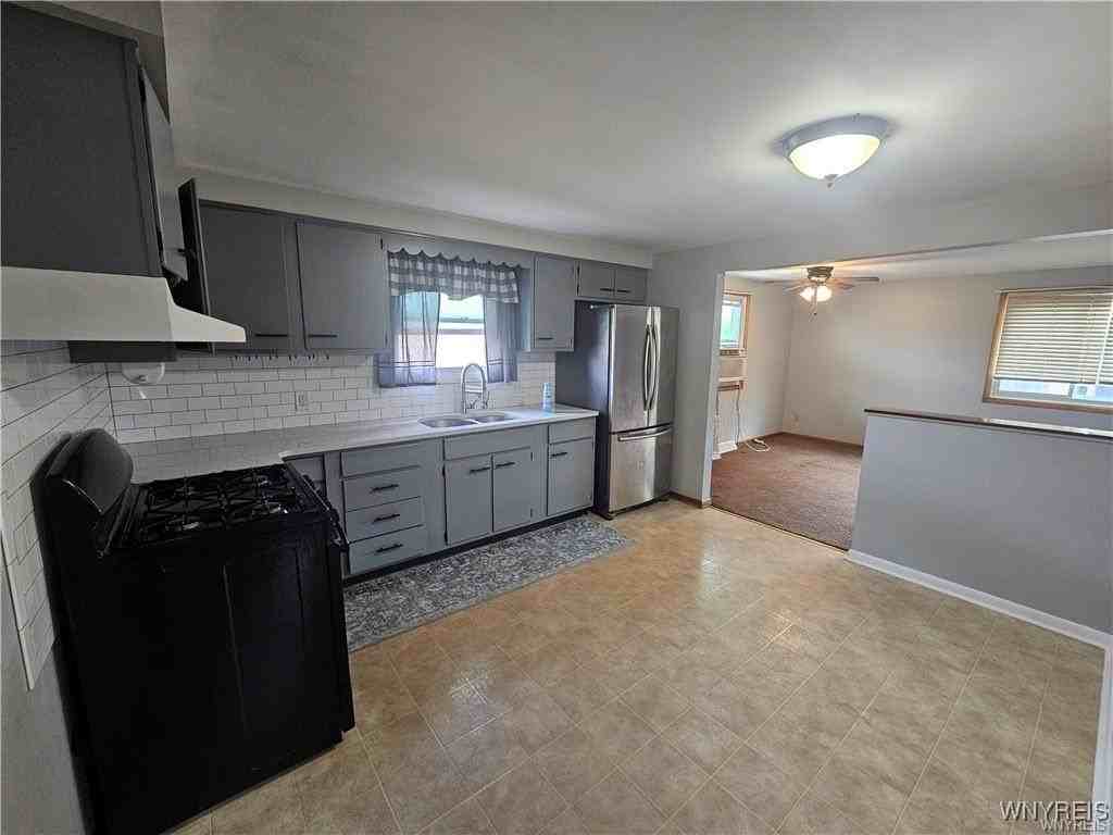 70 Theresa Drive - Photo 2 of 9