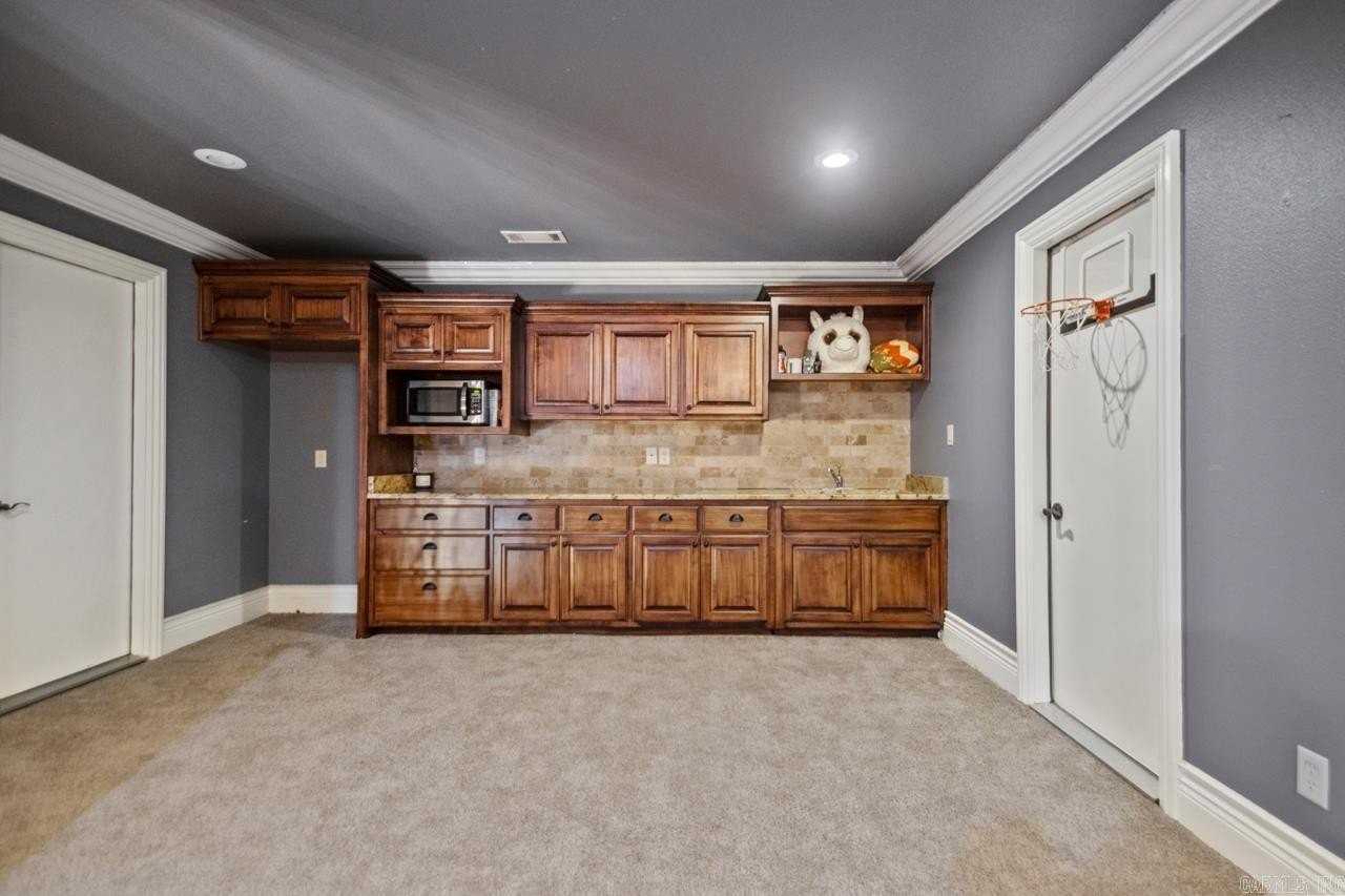 5417 Lexington Avenue - Photo 3 of 33