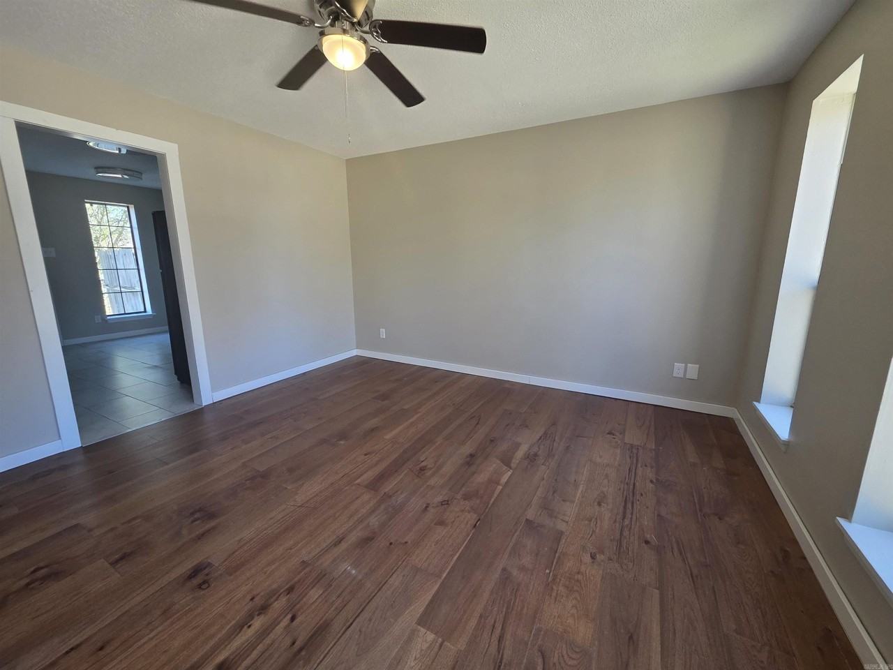 122 N Park St - Photo 3 of 14