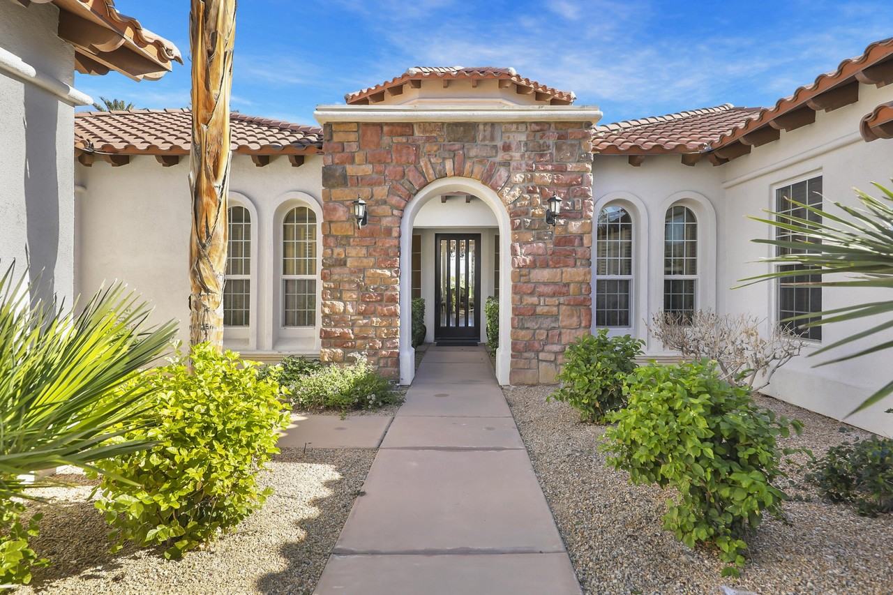 51016 Marbella Court - Photo 3 of 33