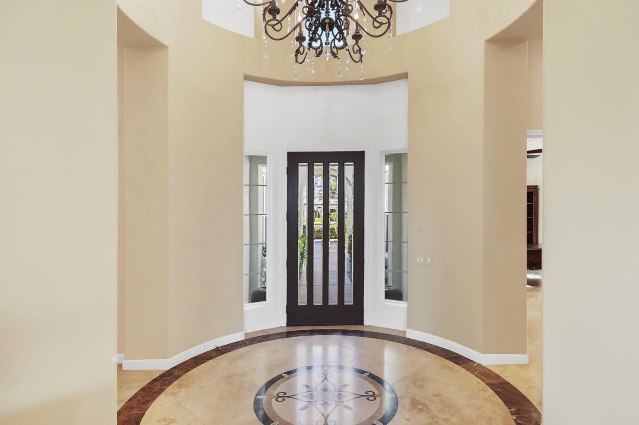 51016 Marbella Court - Photo 4 of 33