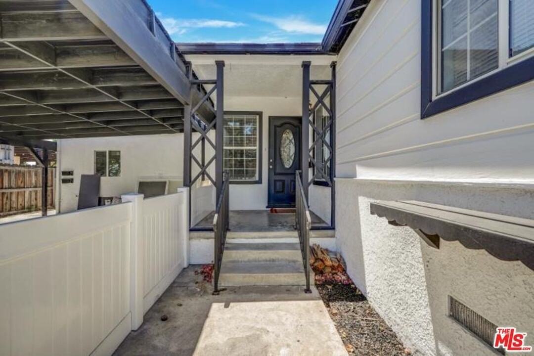 19924 Welby Way - Photo 3 of 30