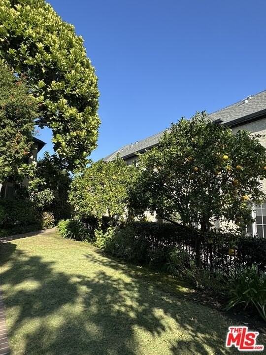 7917 Norton Avenue - Photo 5 of 21