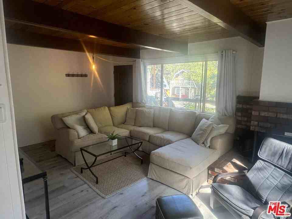 672 Holmes Lane - Photo 5 of 17