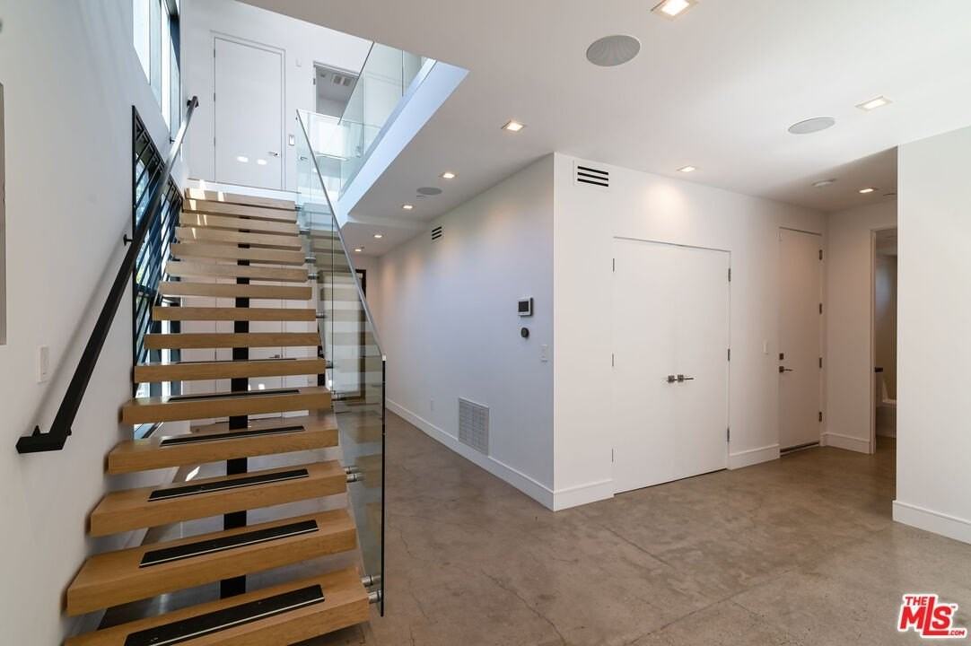 11347 Mississippi Avenue - Photo 4 of 38