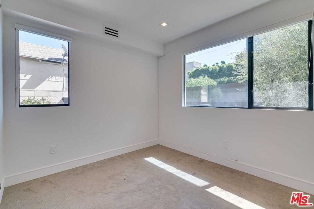 11347 Mississippi Avenue - Photo 7 of 38