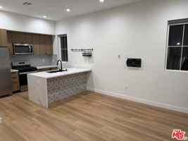 featured image of 1733 South Barrington Avenue #1