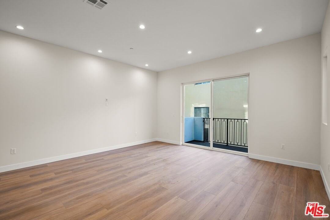 1733 South Barrington Avenue #1 - Photo 3 of 30