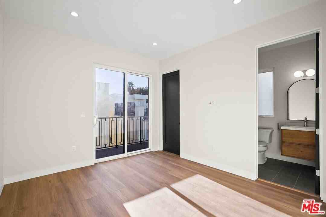 1733 South Barrington Avenue #1 - Photo 4 of 30