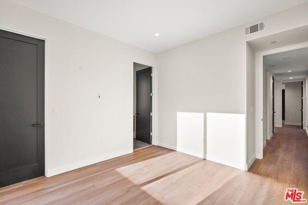 1733 South Barrington Avenue #1 - Photo 5 of 30