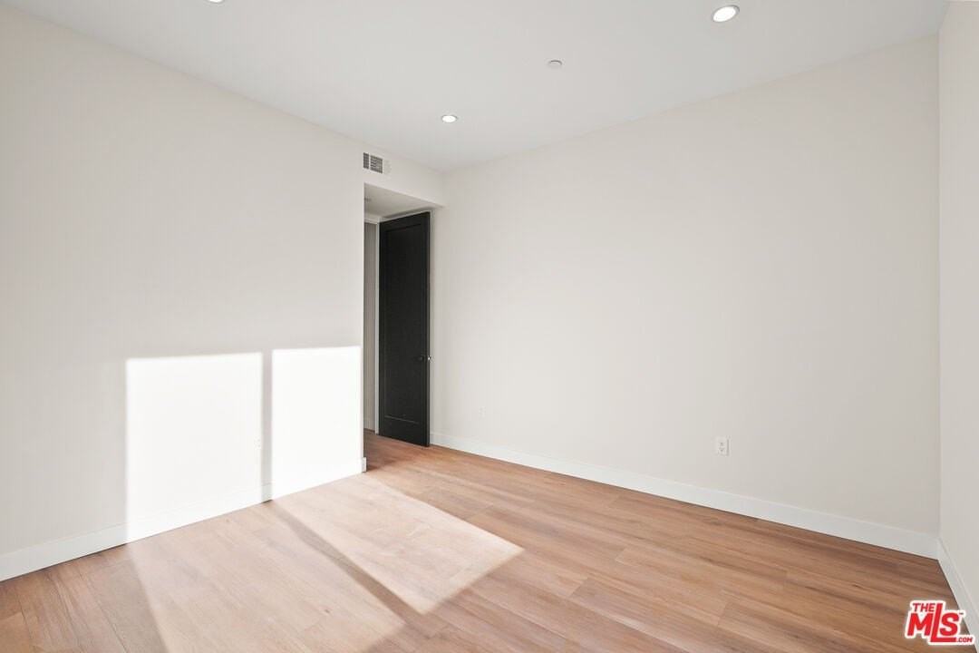 1733 South Barrington Avenue #1 - Photo 6 of 30