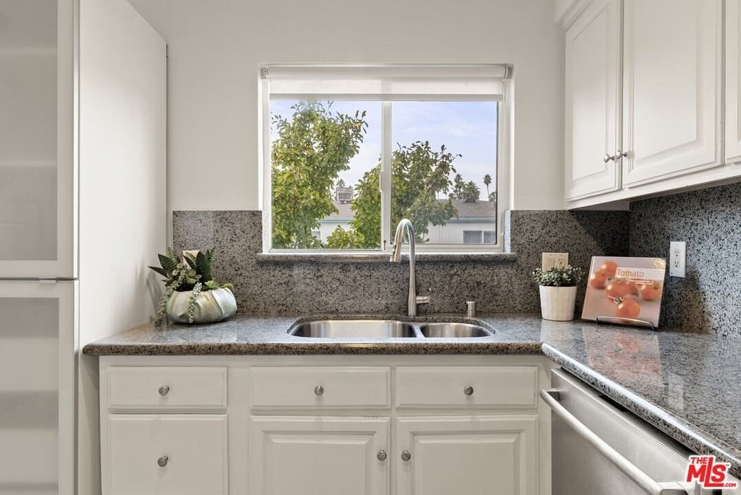 1447 Stanford Street #C - Photo 7 of 20