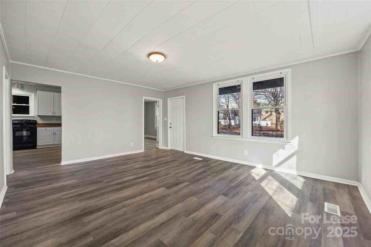 1127 West 5th Avenue - Photo 6 of 25