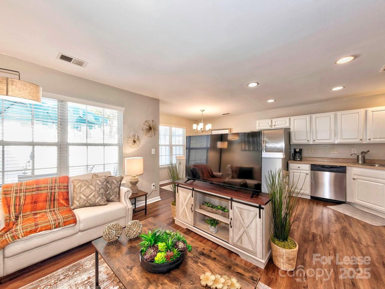 11316 Morgan Valley Ln - Photo 6 of 33