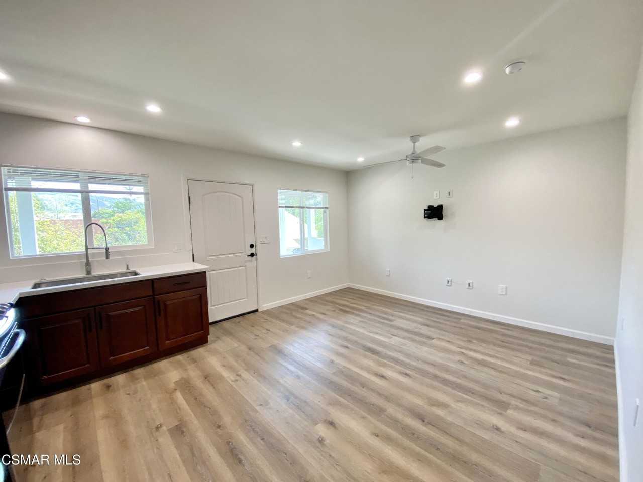 423 Saratoga Street #B - Photo 4 of 20