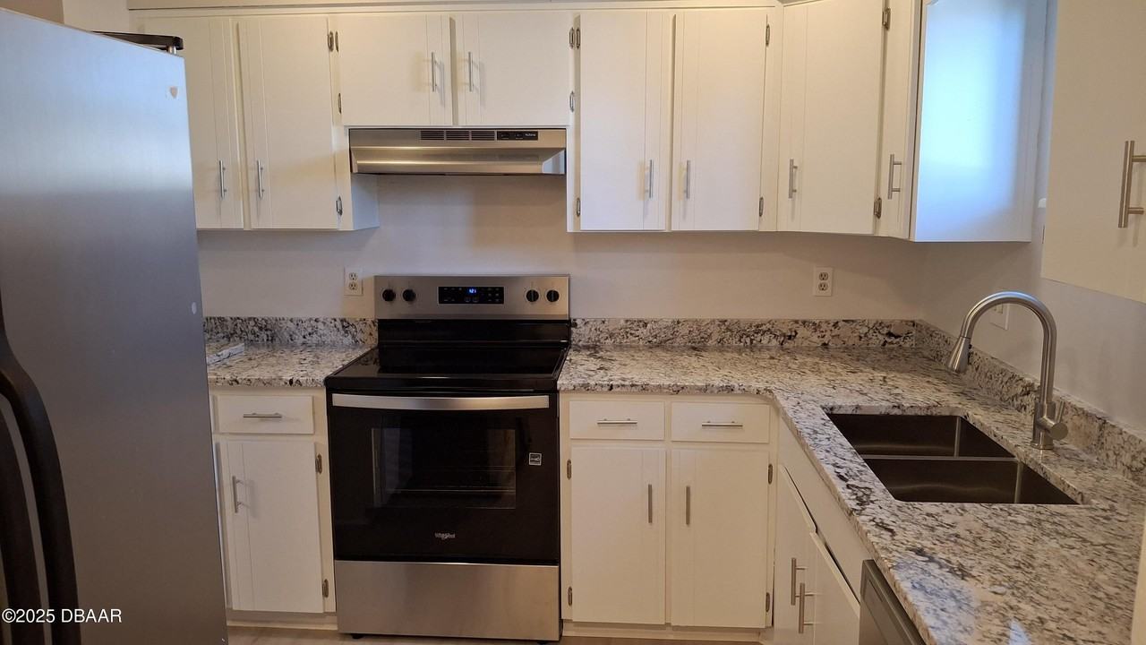 804 Deer Springs Rd - Photo 3 of 50