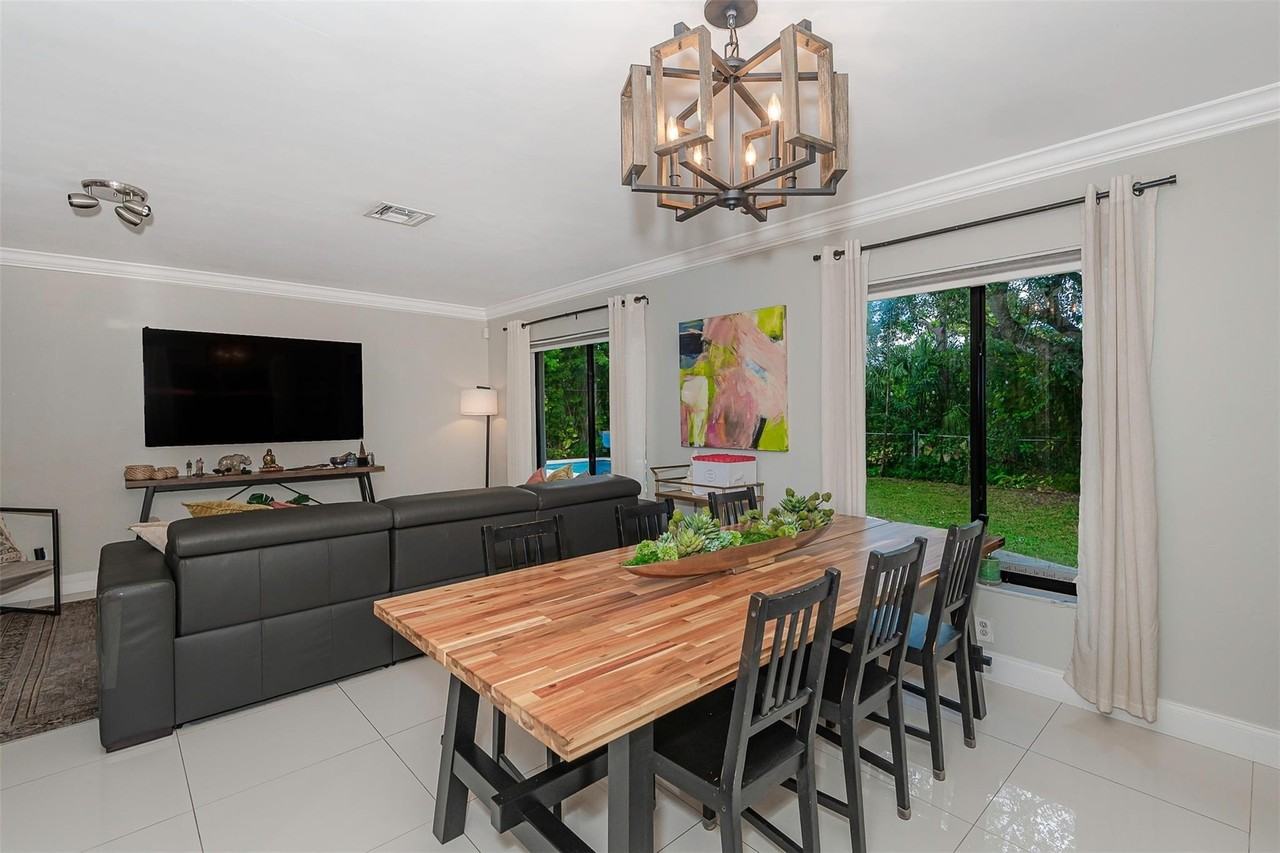 7509 Northwest 40th Place - Photo 7 of 27