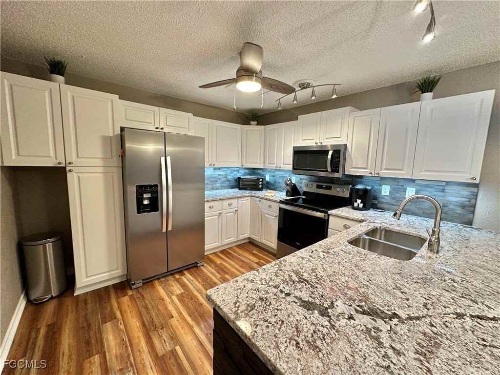 15427 Crystal Lake Dr - Photo 7 of 44