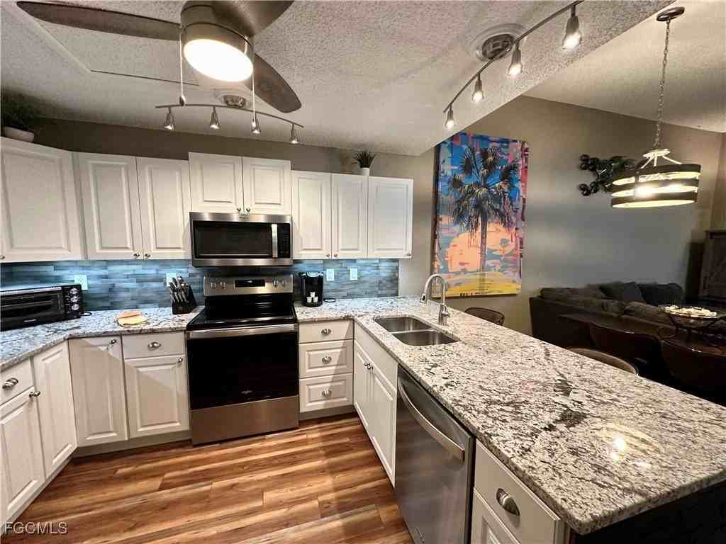 15427 Crystal Lake Dr - Photo 6 of 44