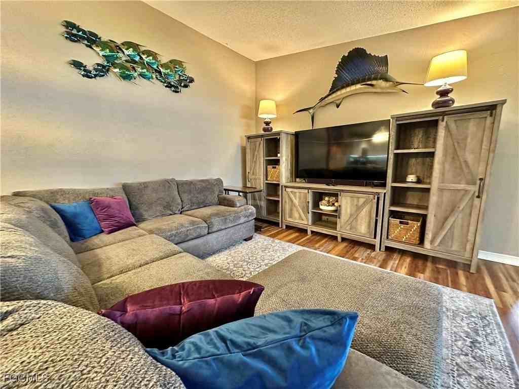 15427 Crystal Lake Dr - Photo 3 of 44