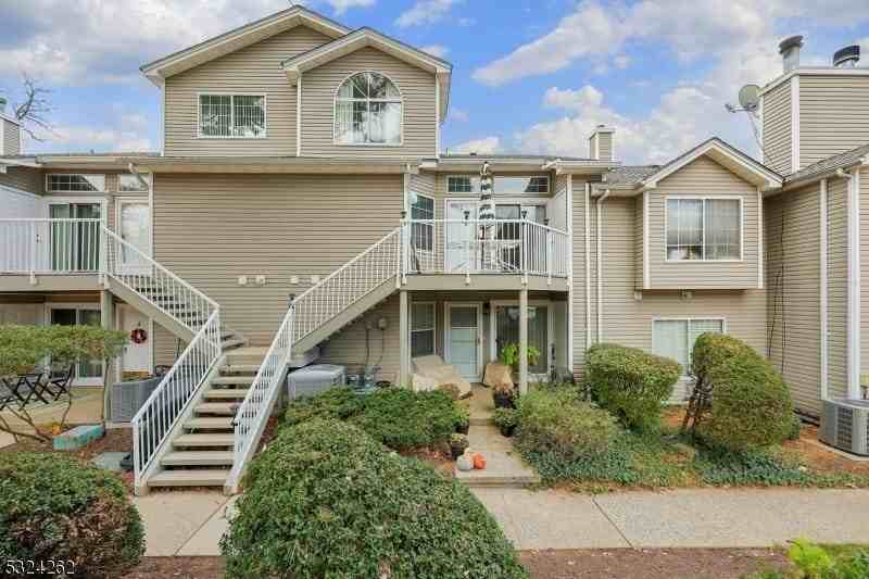 28 Spruce Ct - Photo 2 of 12