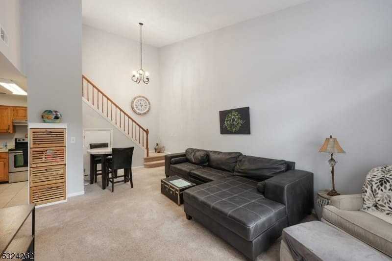 28 Spruce Ct - Photo 3 of 12