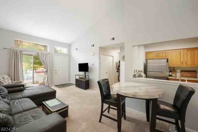 28 Spruce Ct - Photo 5 of 12