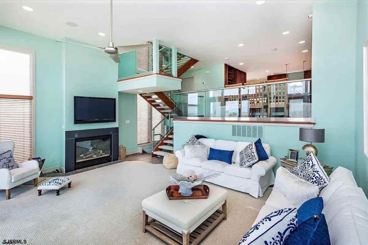 4501 Boardwalk #B - Photo 4 of 24