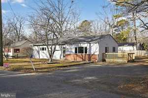 featured image of 32 Rosewood Rd