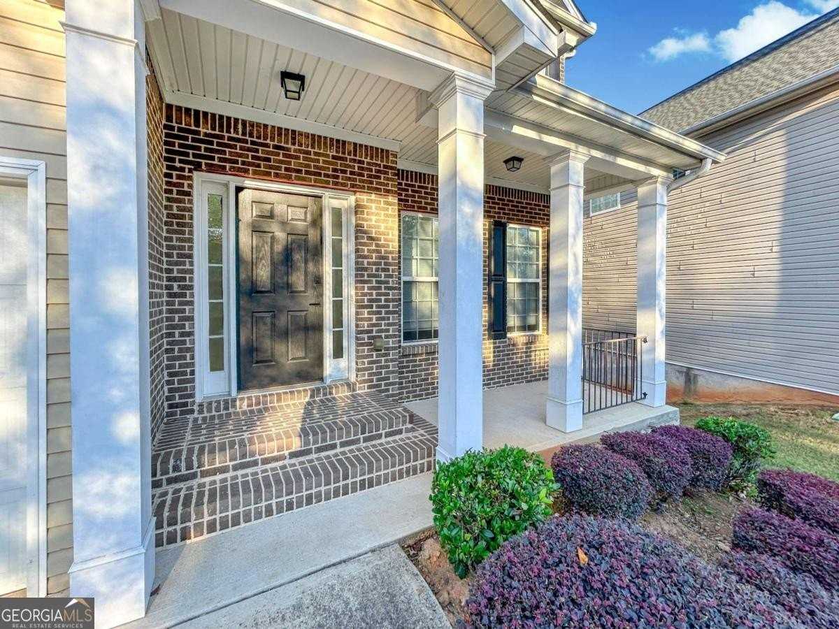 2027 Oakbluff Dr - Photo 2 of 34