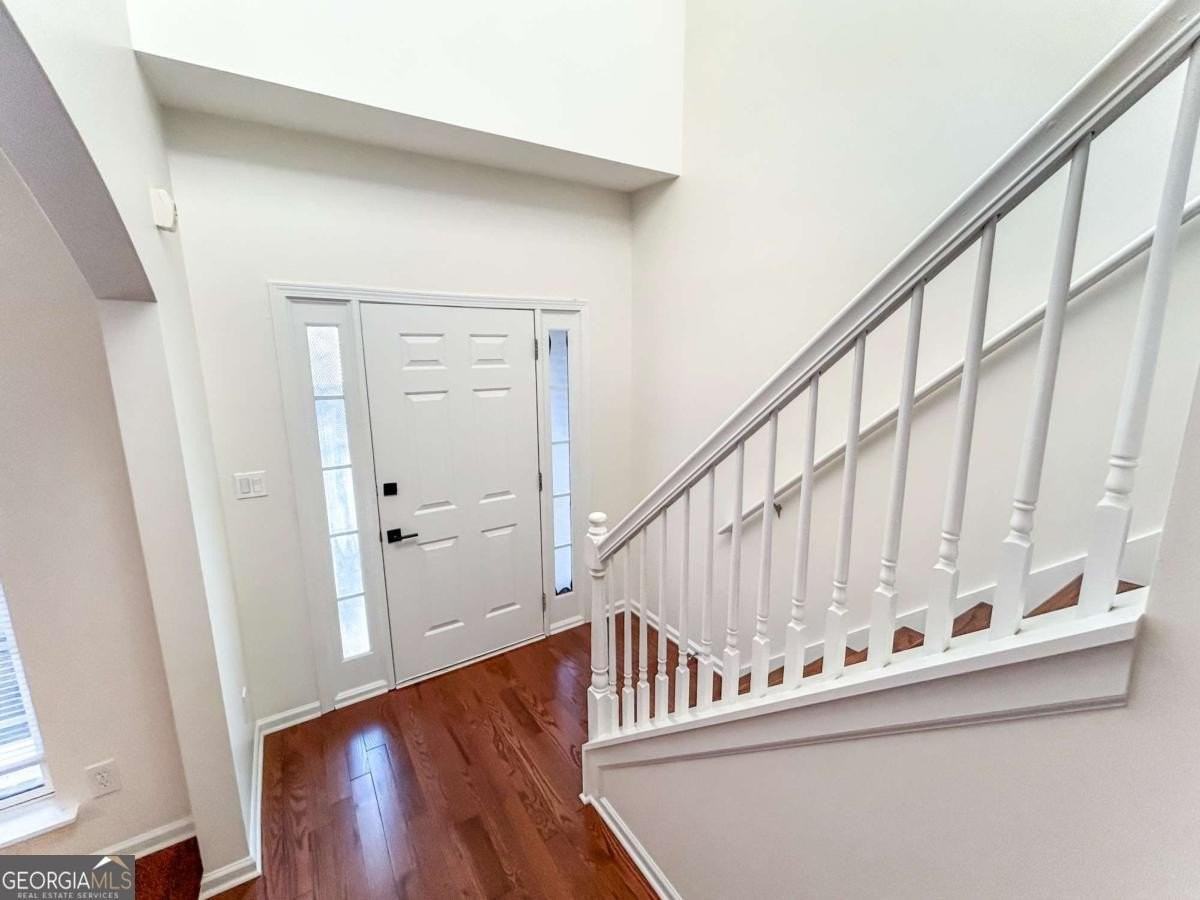 2027 Oakbluff Dr - Photo 4 of 34