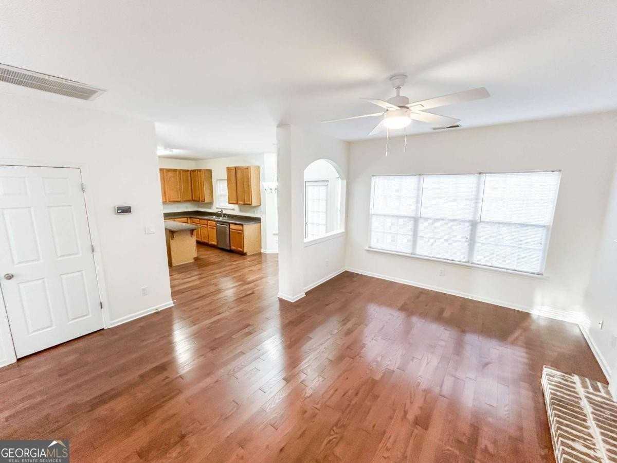 2027 Oakbluff Dr - Photo 7 of 34