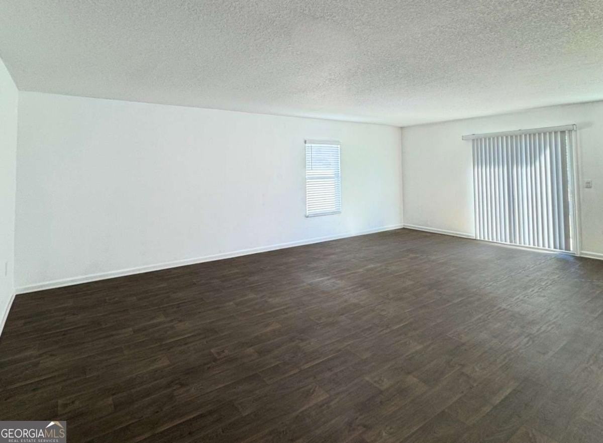 101 Landing Boulevard - Photo 3 of 27