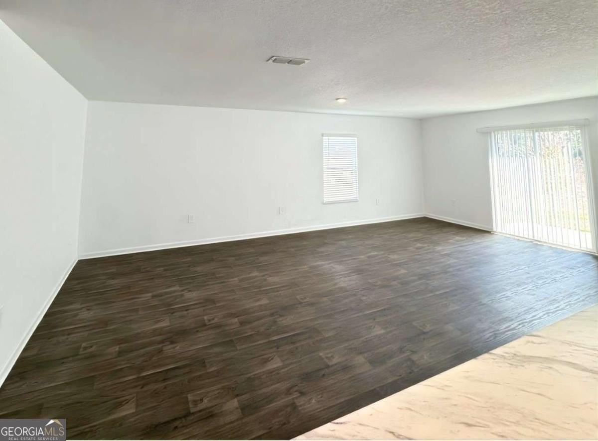 101 Landing Boulevard - Photo 4 of 27