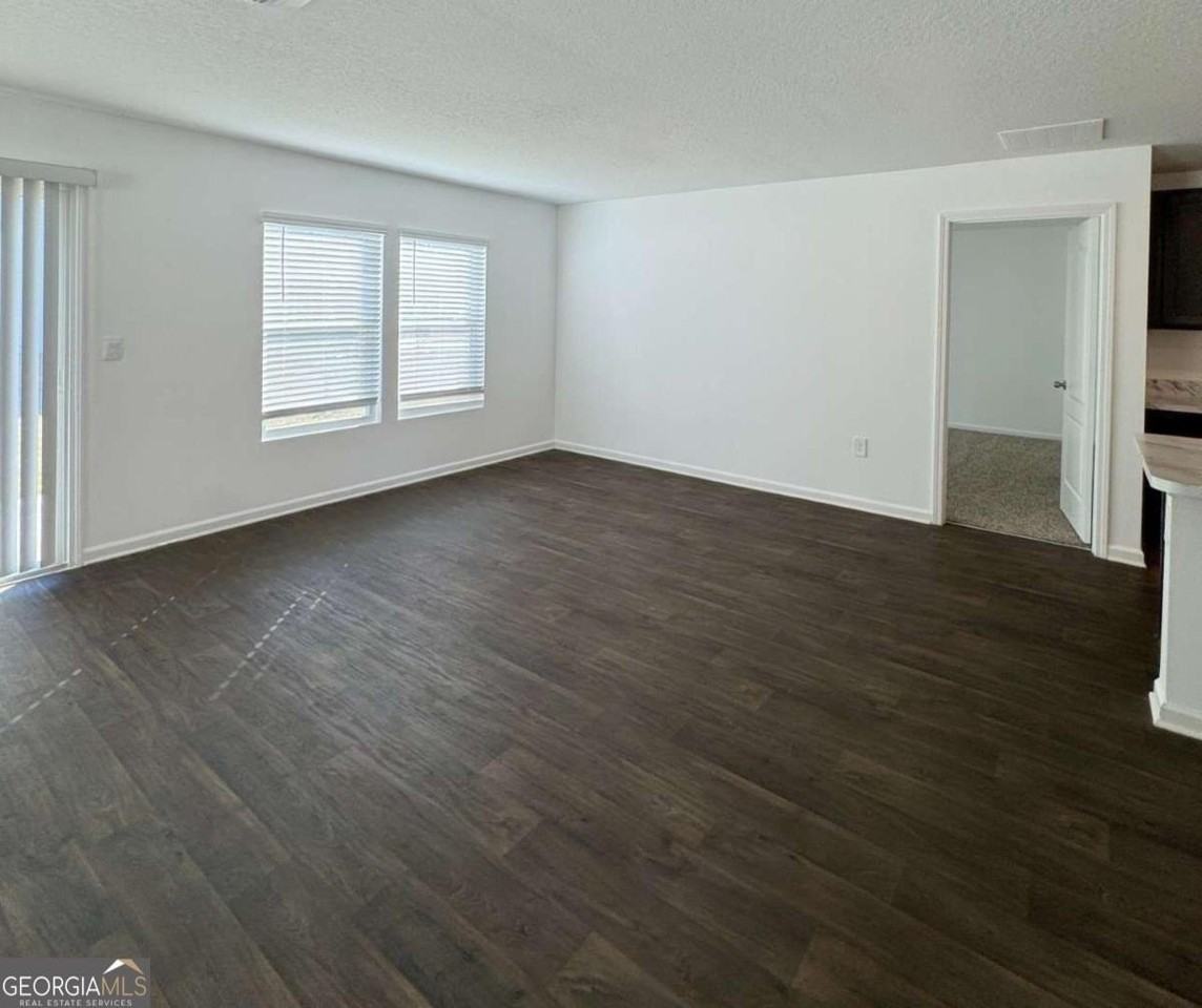 101 Landing Boulevard - Photo 5 of 27