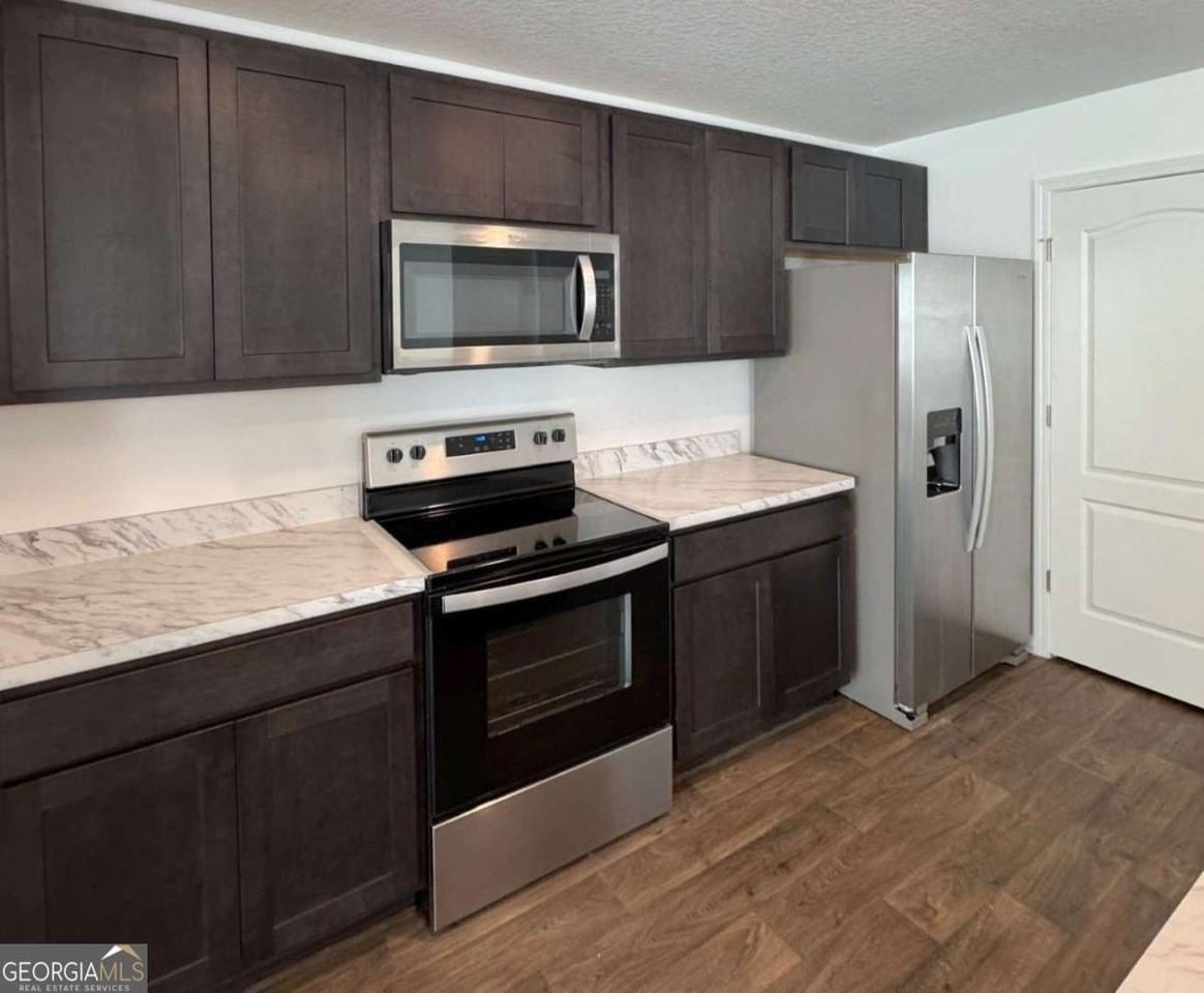 101 Landing Boulevard - Photo 7 of 27