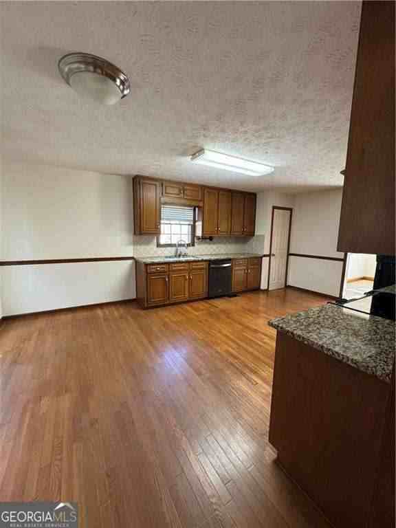 910 Thousand Oaks Dr - Photo 5 of 10