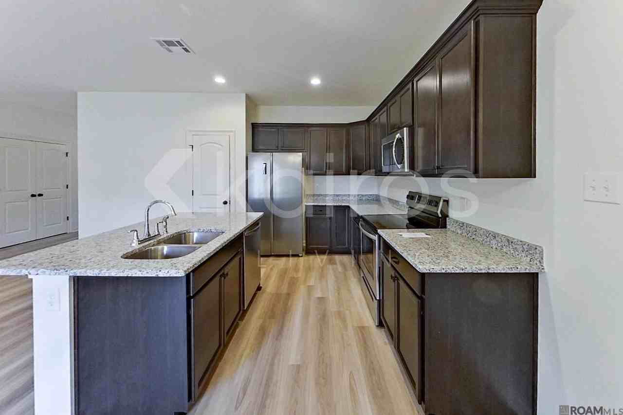 204 Salvat Drive - Photo 4 of 16