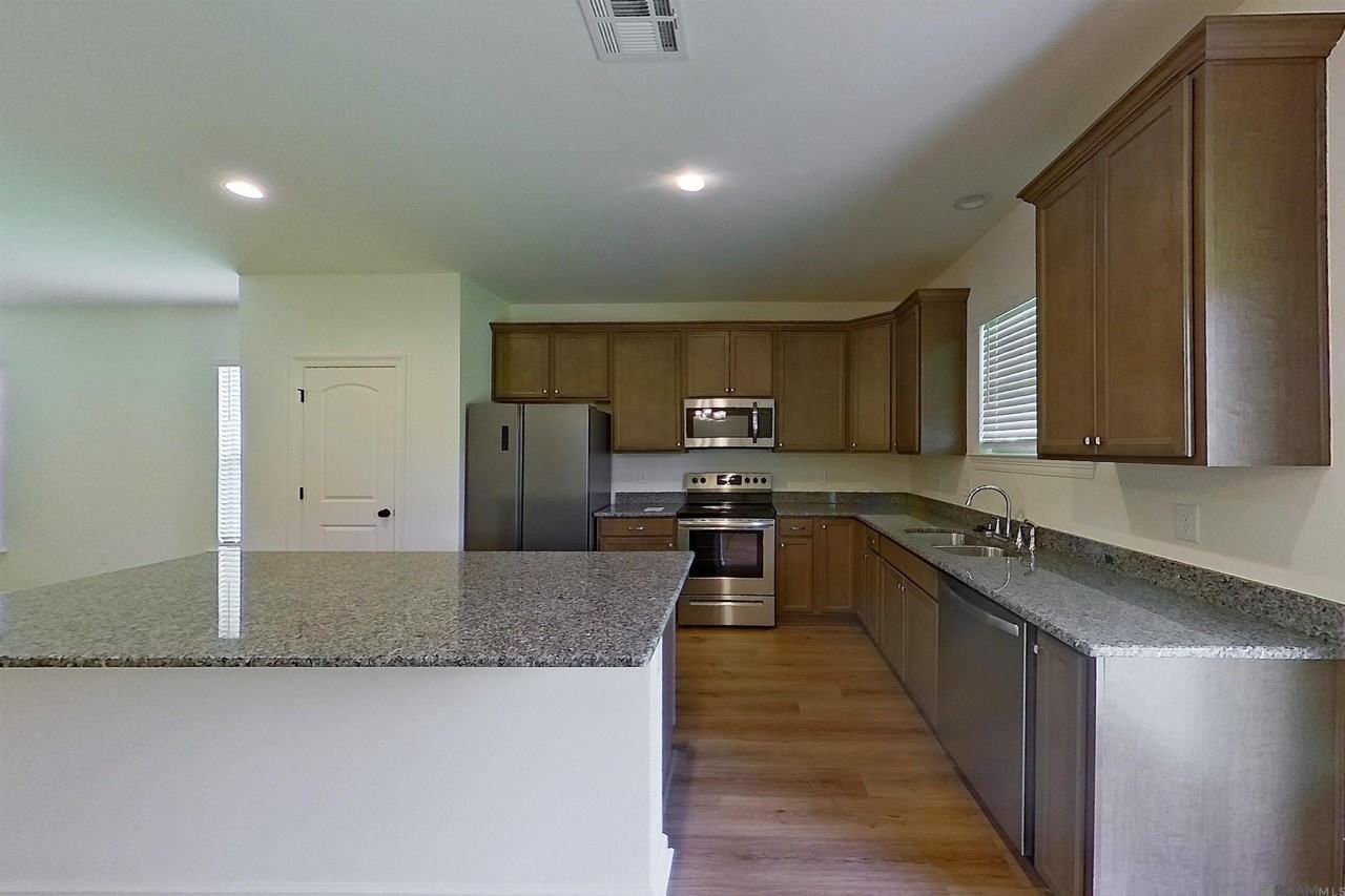 107 Teddy Lane - Photo 3 of 16