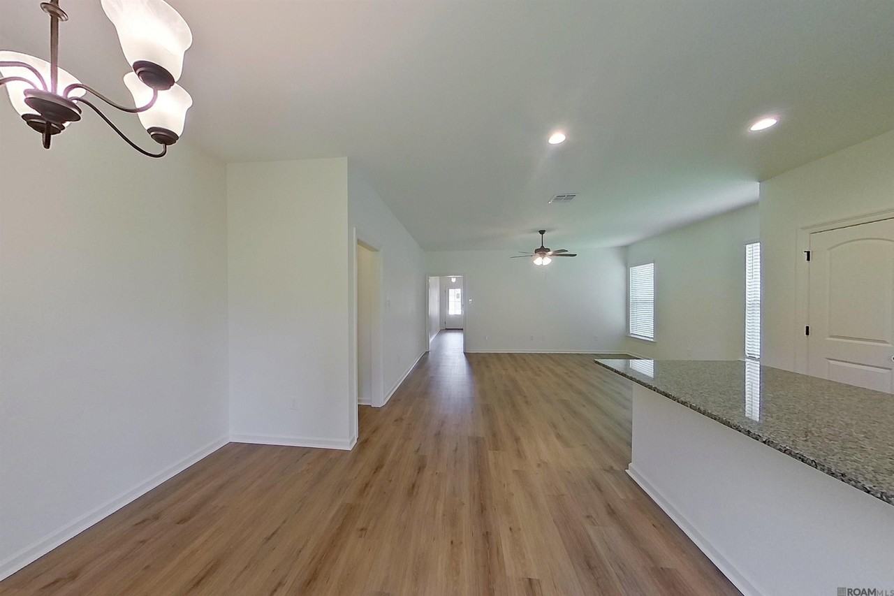 107 Teddy Lane - Photo 4 of 16