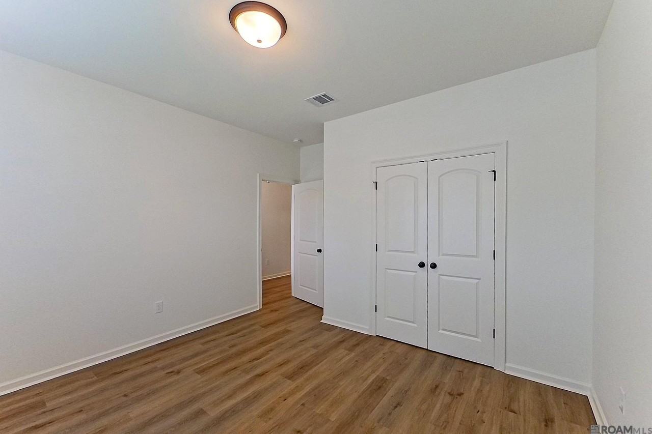 100 Teddy Lane - Photo 2 of 14